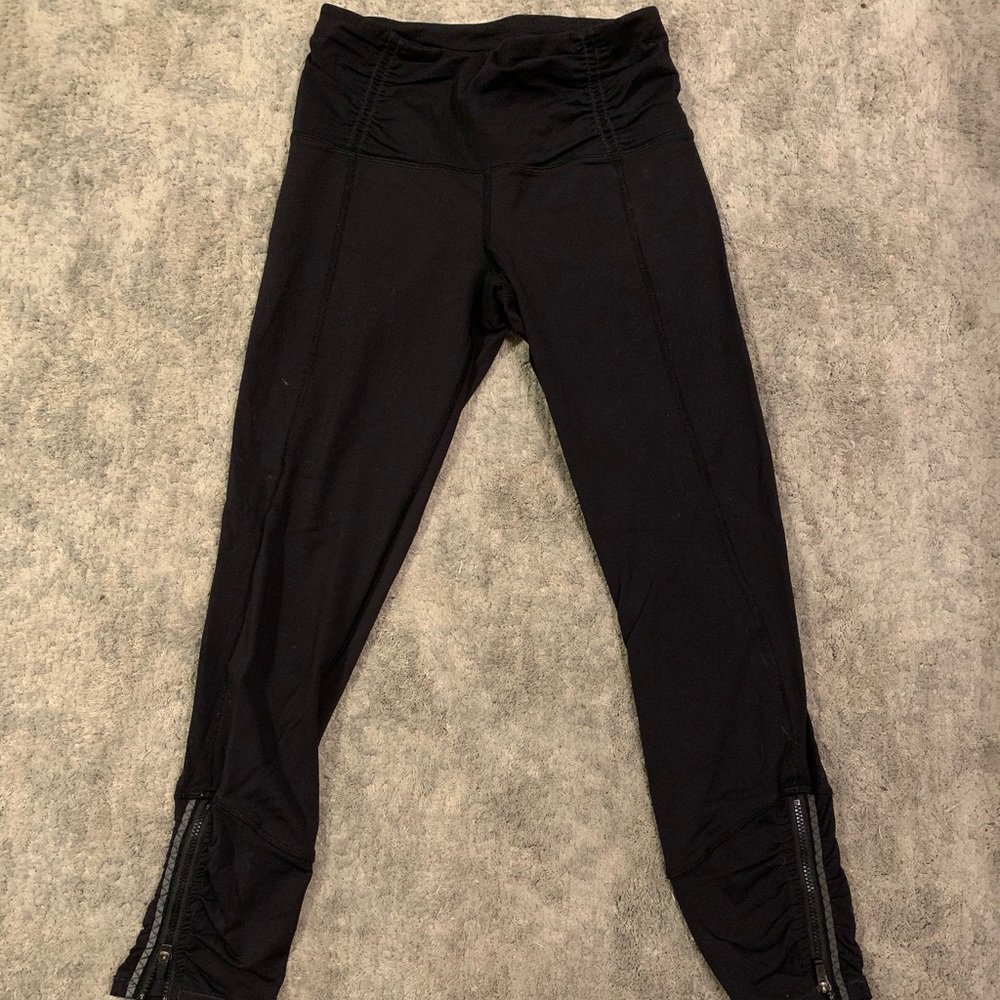 Lululemon black rouched tight, size 4, GUC 🖤